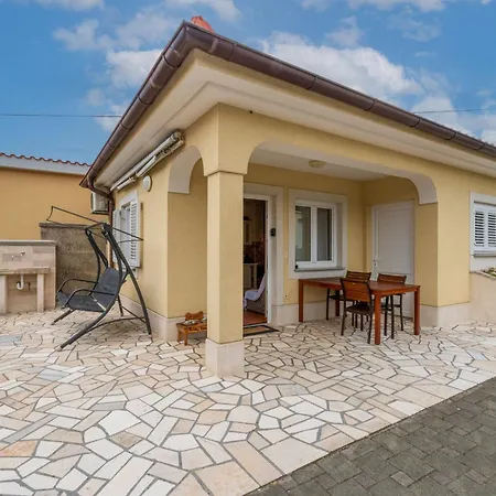 House Zoe *