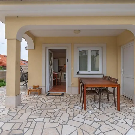 House Zoe *